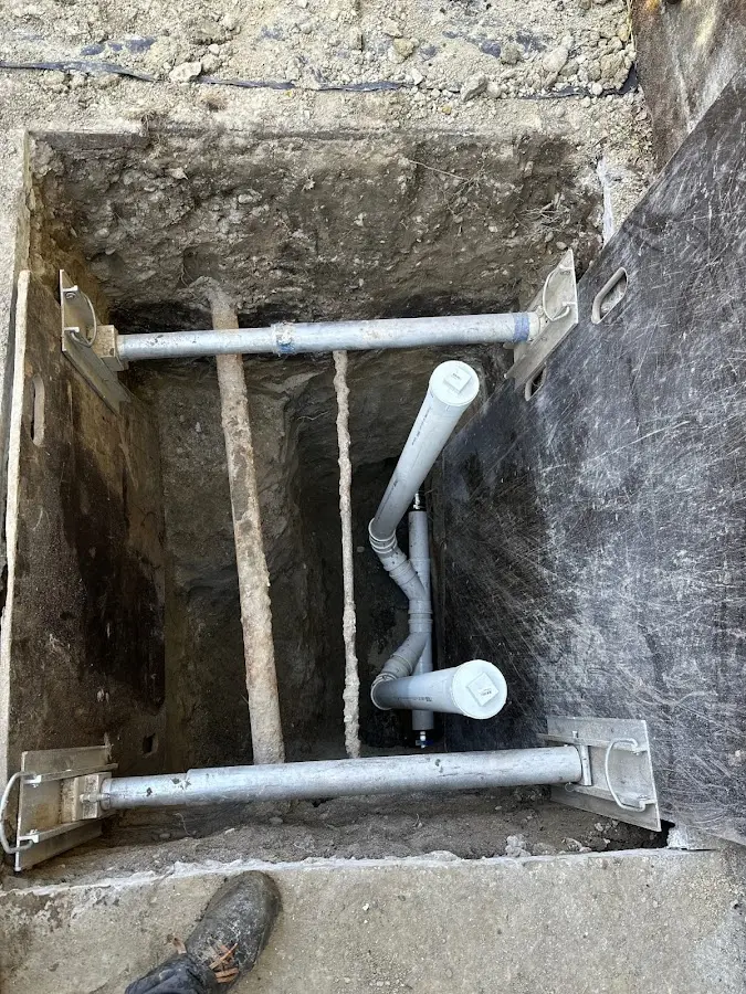 Experienced plumber completing Drain Cleaning work in Hemet